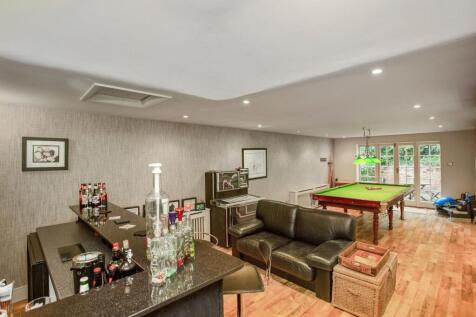 Bar / Games Room