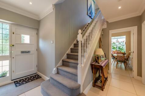 Entrance Hall / Stairs