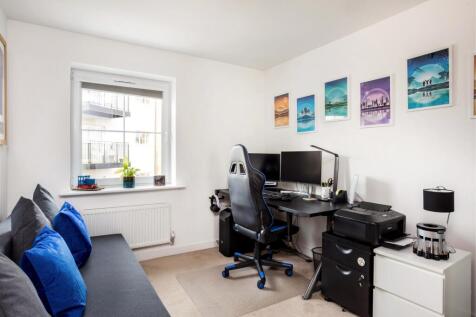 Bedroom / Study