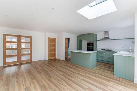 Kitchen / Dining
