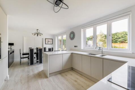 Kitchen / Dining