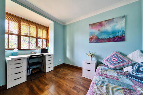 Bedroom / Study