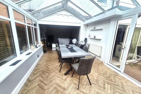Conservatory / Dining area