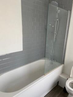 46 SPR F2, bathroom.