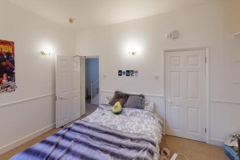 The-Redbrick-House-B