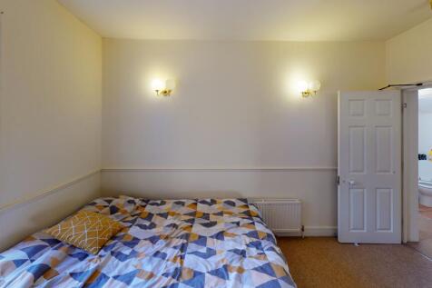 The-Redbrick-House-B