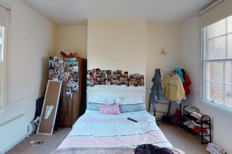 The-Redbrick-House-B