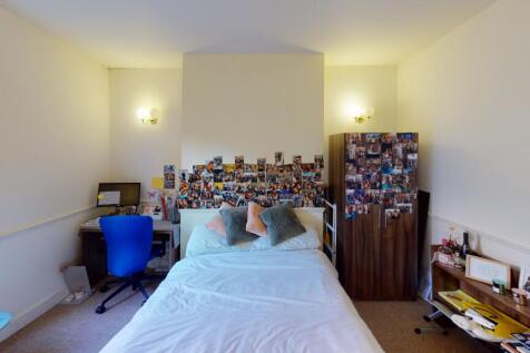 The-Redbrick-House-B