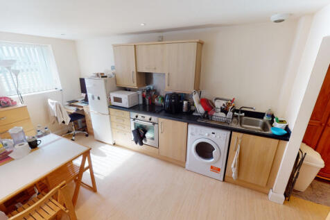 Flat-6-Queens-Apartm