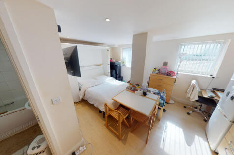 Flat-6-Queens-Apartm