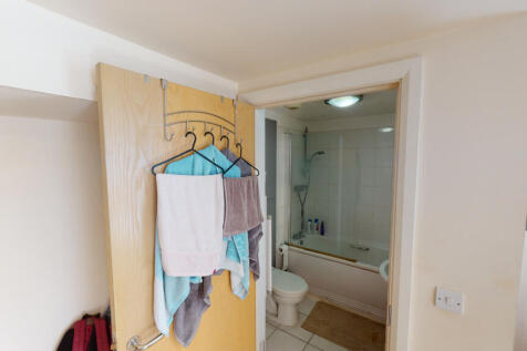 Flat-6-Queens-Apartm