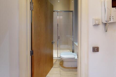 F8-Carlton-Chambers-