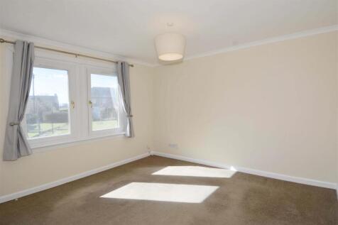 LIVING ROOM.jpg
