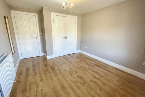 Bedroom 1.jpg