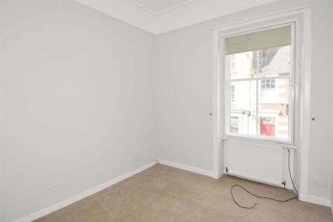 BEDROOM.jpg