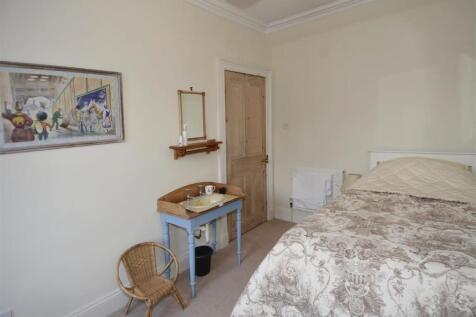 BEDROOM.3.jpg