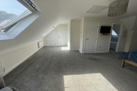 Bedroom 1 - L shaped