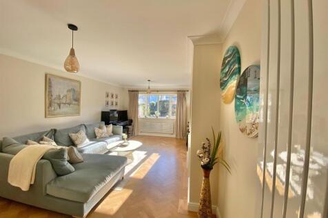 Bedroom 4 / Living Room