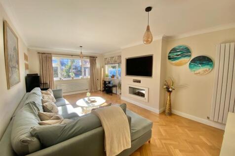 Bedroom 4 / Living Room