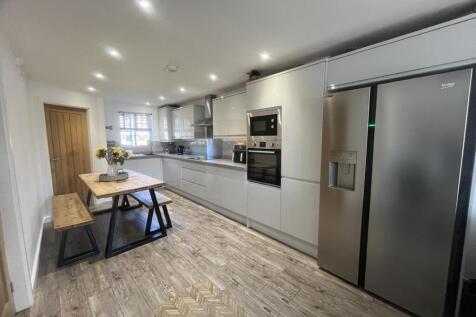 Open Plan Kitchen / Dining / Living Room
