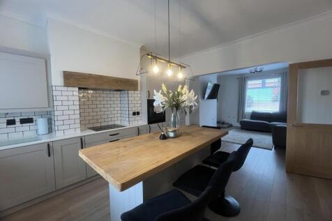 Open Plan Kitchen / Living Room
