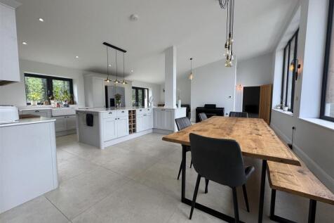 KITCHEN/ DINER