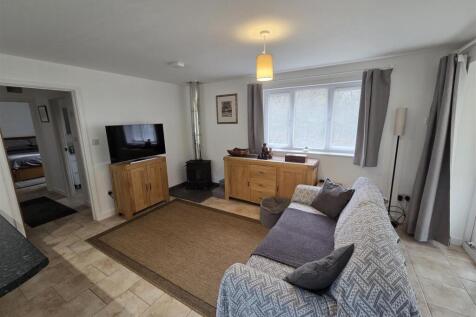 OPEN PLAN LIVING SPACE