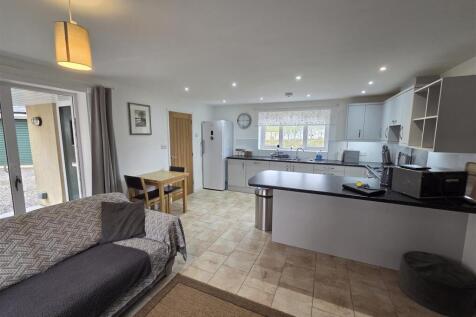 OPEN PLAN LIVING SPACE