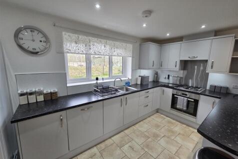 OPEN PLAN LIVING SPACE