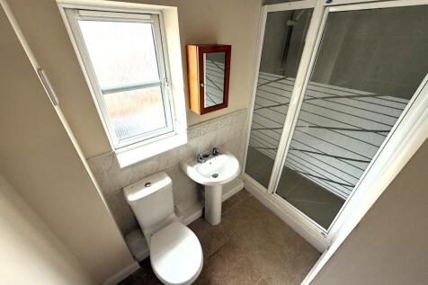 ENSUITE SHOWER ROOM