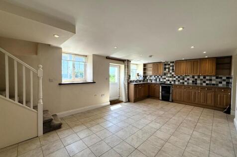OPEN PLAN KITCHEN LIVING SPACE