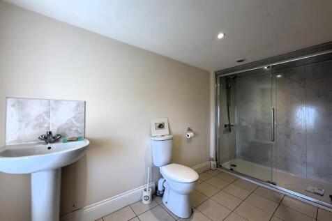 ENSUITE SHOWER ROOM