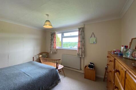 Bedroom 1.jpg