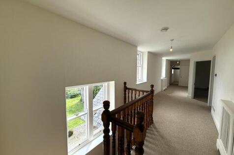 UPSTAIRS HALLWAY