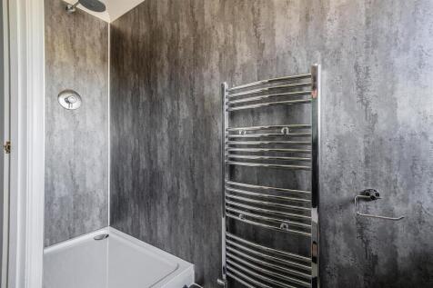 ENSUITE SHOWER ROOM