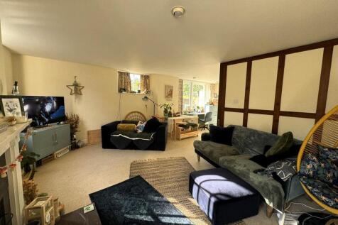 SITTING/DINING ROOM