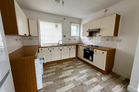 OPEN PLAN KITCHEN/DINING ROOM