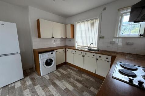 OPEN PLAN KITCHEN/DINING ROOM