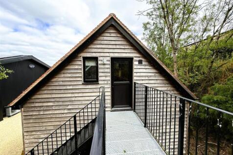 ACCOMODATION