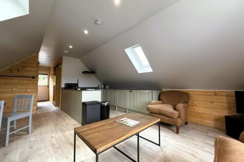 OPEN PLAN KITCHEN/LIVING SPACE