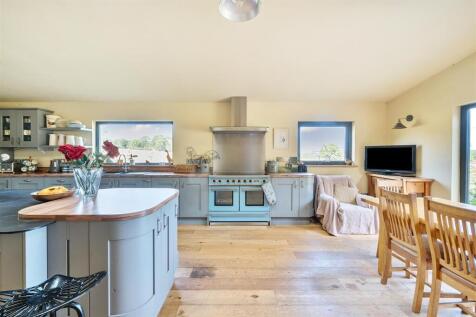 KITCHEN/BREAKFAST ROOM