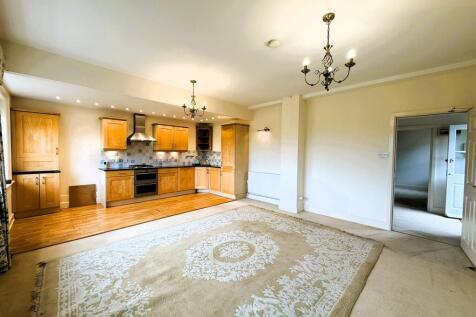 OPEN PLAN KITCHEN/LIVING SPACE