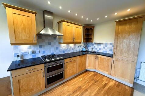 OPEN PLAN KITCHEN/LIVING SPACE