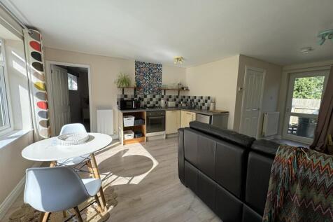 OPEN PLAN LIVING SPACE