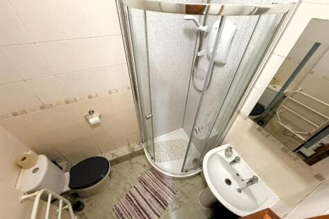 ENSUITE SHOWER ROOM