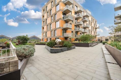 1361700-3-68de9d5...