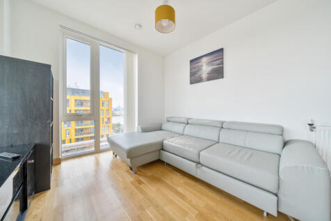 1361700-7-68de9d8...