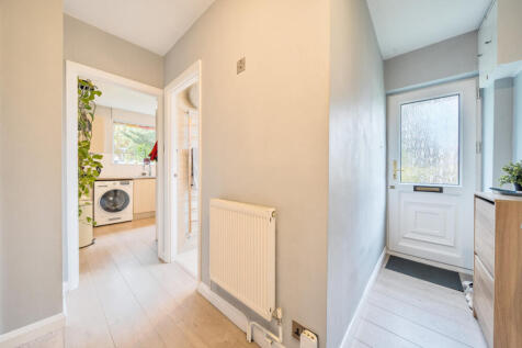 1372455-4-68fa203...