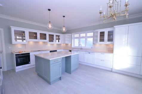 Kitchen 2.jpg