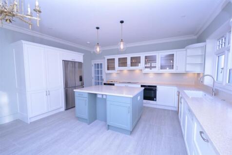 Kitchen 1.jpg